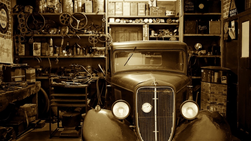 vitrine-LE VAL-min_antique_auto_automobile_automotive_car_classic_equipment_fix-1169797